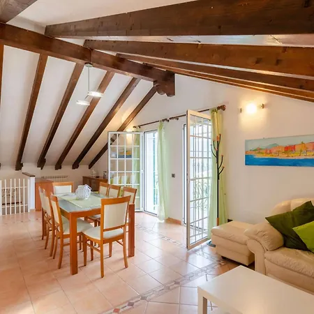 Ca Du Pescou Charmantes Dachgeschoss In By Interhome Apartamento *