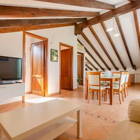 Ca Du Pescou Charmantes Dachgeschoss In By Interhome Apartman
