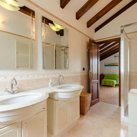 Ca Du Pescou Charmantes Dachgeschoss In By Interhome